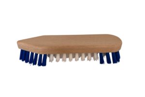 Diese Waschbürste ist mit strapazierfähigen Nylonborsten ausgestattet und bietet eine langlebige, pflegeleichte Lösung für verschiedenste Reinigungsaufgaben. Der 20 cm lange Holzkörper liegt gut in der Hand und sorgt für eine sichere Führung bei der Anwendung. Die Nylonborsten sind besonders widerstandsfähig gegen Feuchtigkeit, Abrieb und Reinigungsmittel – dadurch eignet sich die Bürste ideal für den regelmäßigen Einsatz im Haushalt, Garten, Keller oder in der Werkstatt.